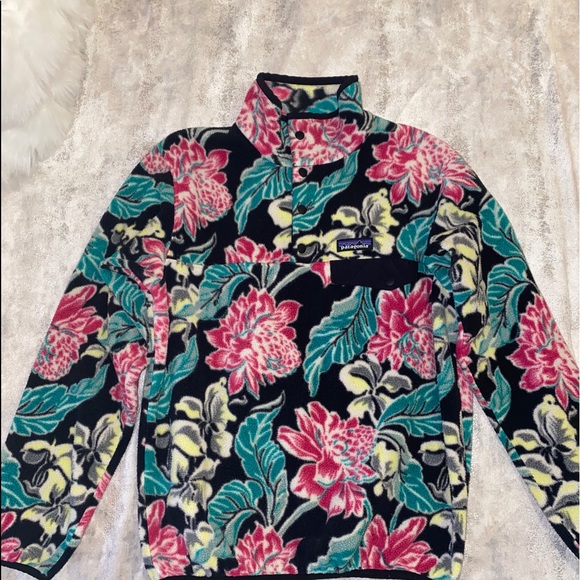Patagonia Jackets & Blazers - Rare Patagonia Synchilla floral pullover
